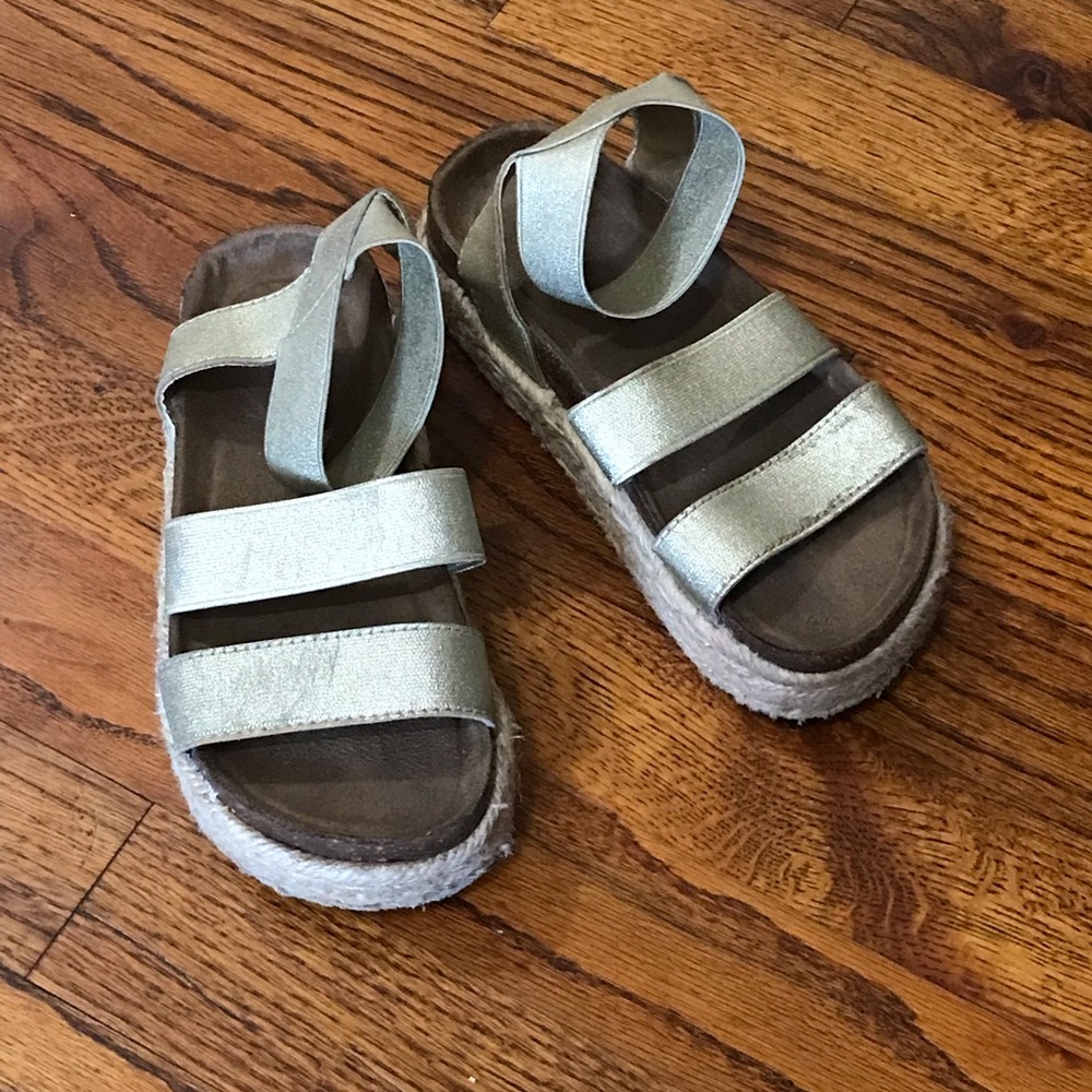 Pierre Dumas Kids Fashion Platform Flip Flop Sandal Shoe
Girls Size 13
S…